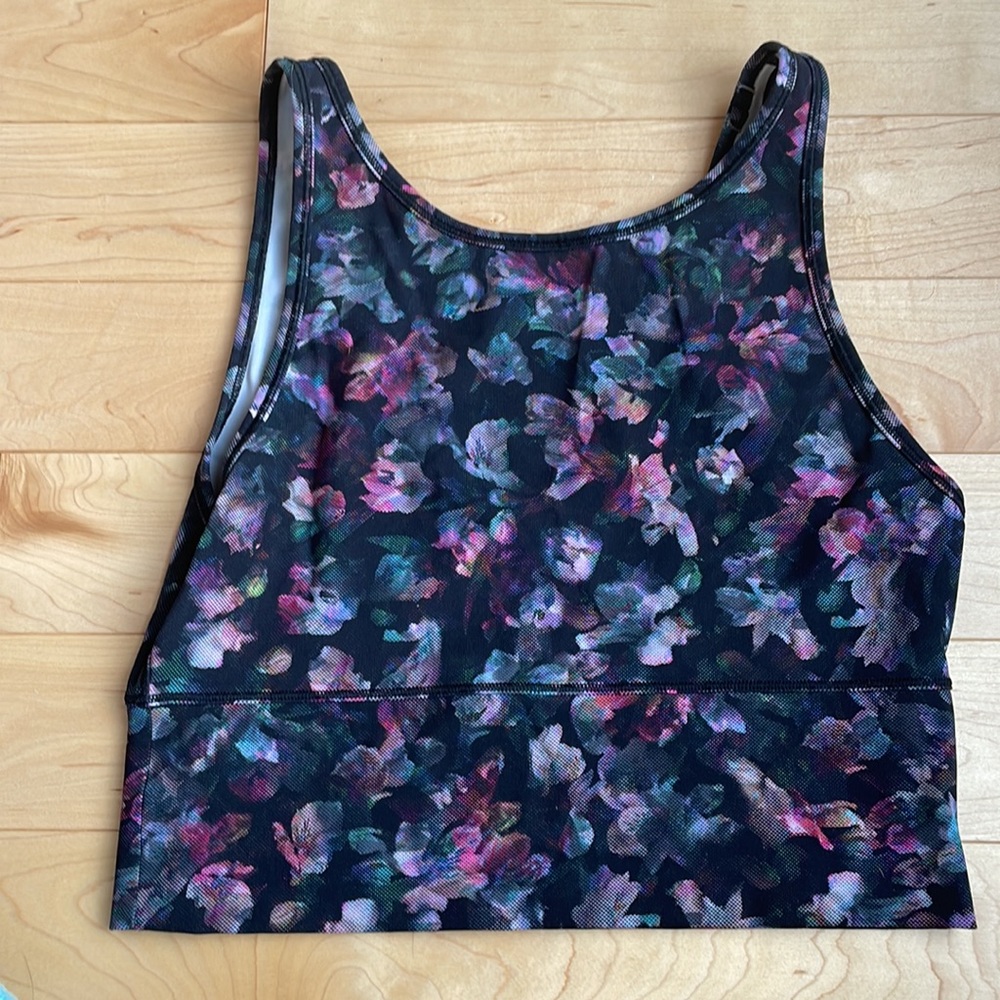 Lululemon power pivot top size 8